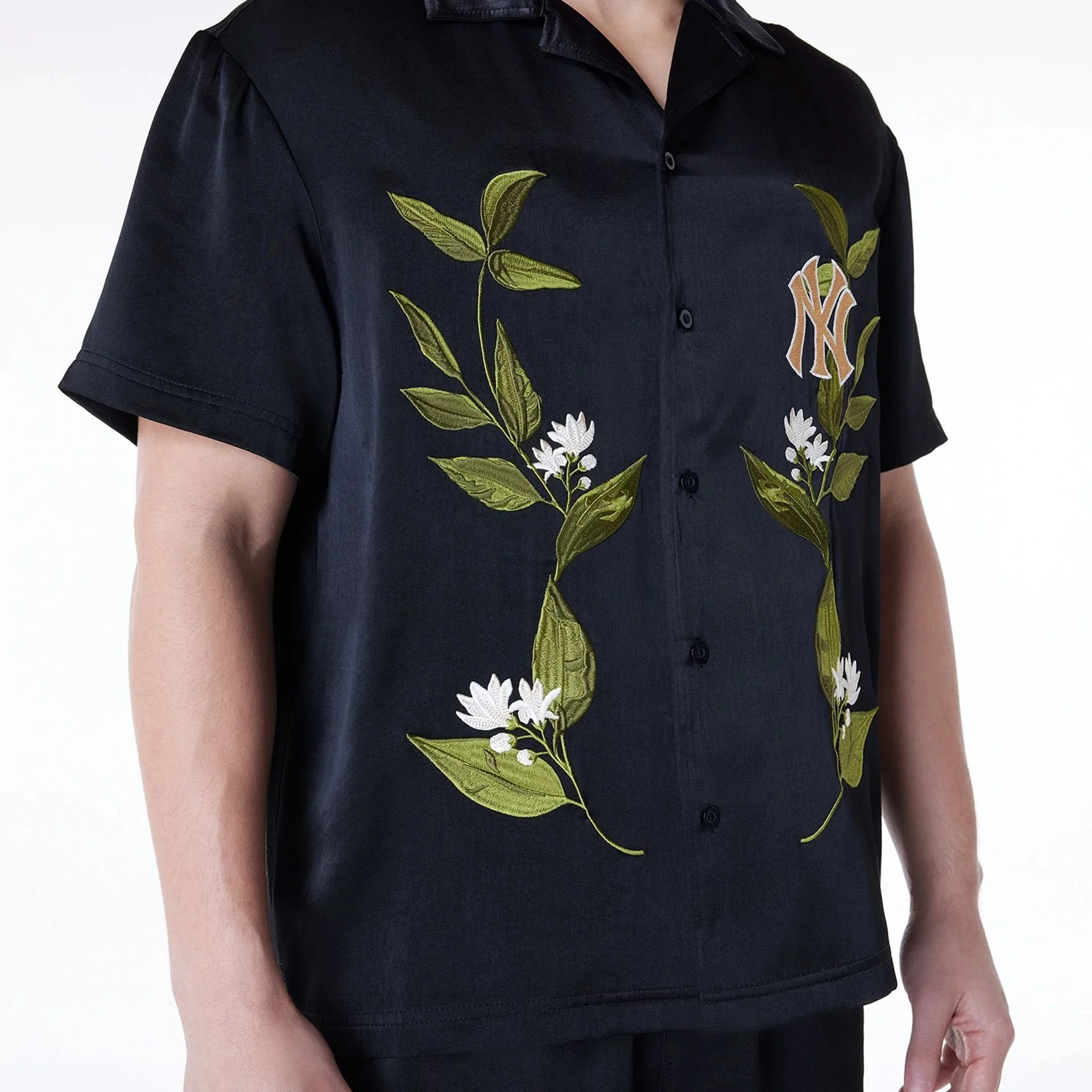 New York Yankees Floral Revere Black Short Sleeve Shirt - Image 8